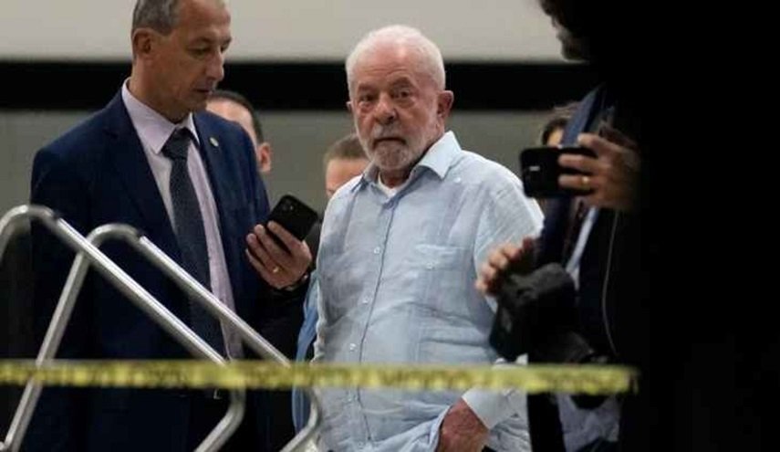 الرئيس البرازيلي يقيل قائد الجيش وسط مخاوف من تهديدات الديمقراطية