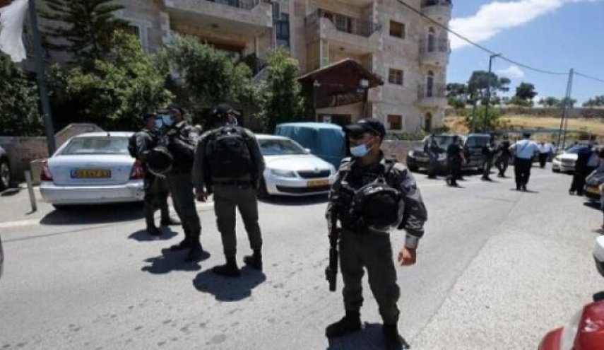 گزارش العالم/ نظامیان صهیونیست خانواده فلسطینی مجری عملیات سلوان را بازداشت کردند