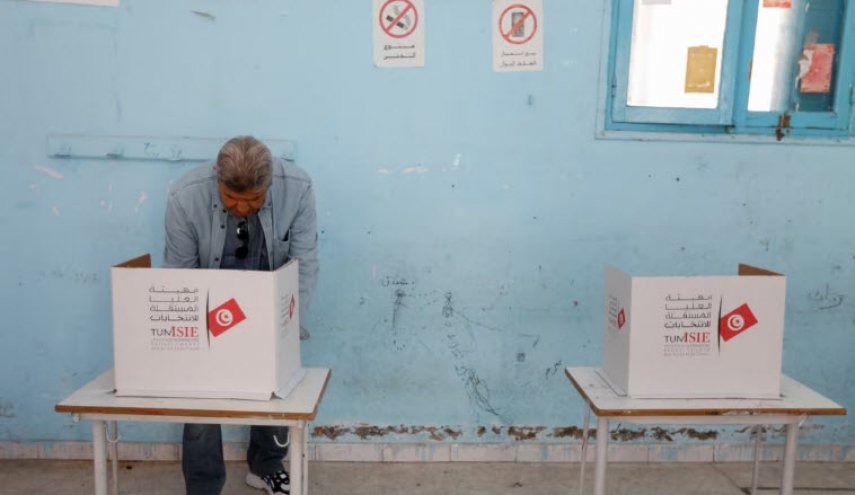 آغاز رأی‌گیری در تونس در سایه استقبال اندک مردم و انتقاد مخالفان