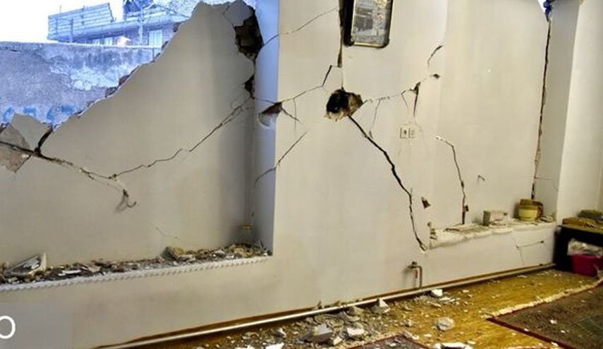 وزیر بهداشت: حدود ۸۴۰ نفر در زلزله خوی مصدوم شدند