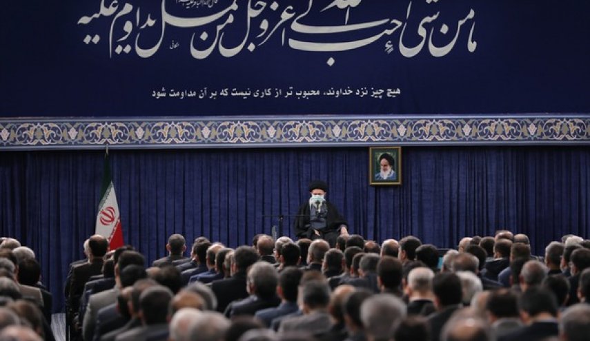 قائد الثورة: علينا الحفاظ على مكانة ايران في المنطقة والعالم بالنمو الاقتصادي