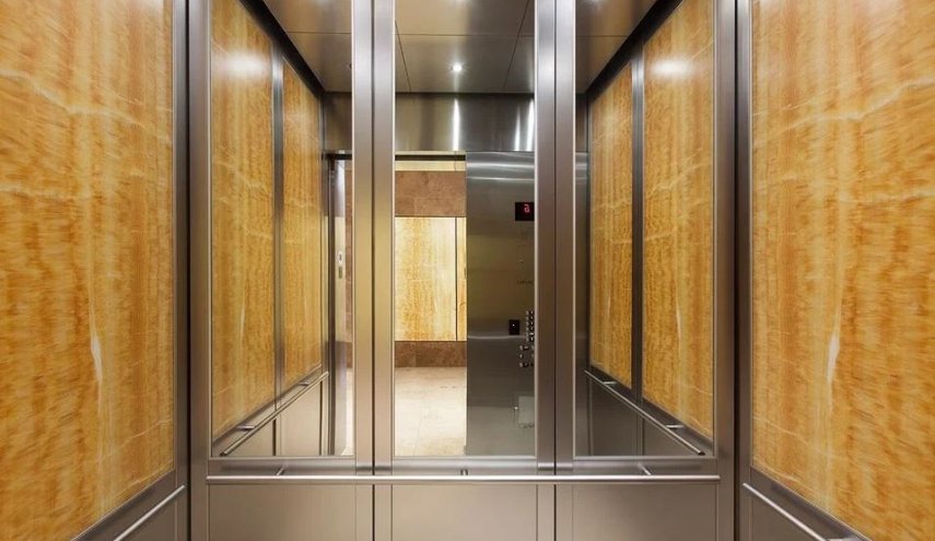 ما الأسباب الحقيقية لوضع مرآة داخل المصعد؟
