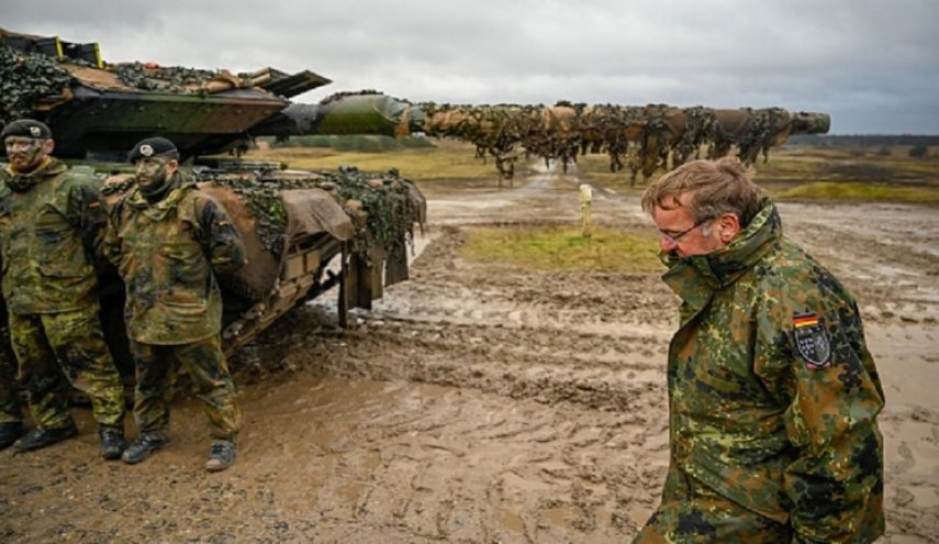 وزير الدفاع الألماني يزور كييف
