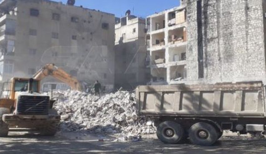 شاهد.. انتشال 8 أشخاص في حلب شمال سوريا