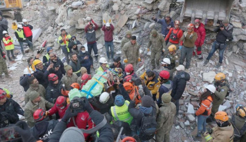 ارتفاع عدد قتلى الزلزال في تركيا إلى 22.327