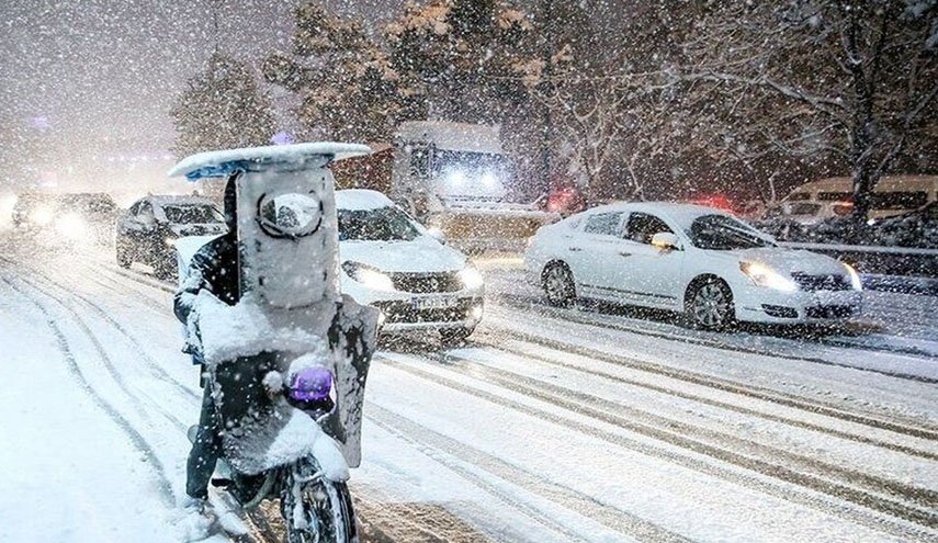 تداوم بارش برف و باران در تهران تا سه‌شنبه/ برف و باران در جاده‌های ۲۰ استان کشور