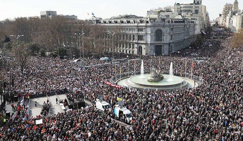تظاهرات صدها هزار اسپانیایی علیه سیاست‌های درمانی دولت