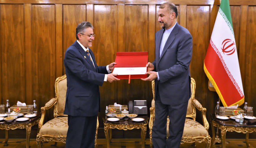 پيام سلطان عمان به رئيس جمهور تسليم وزير خارجه كشورمان شد