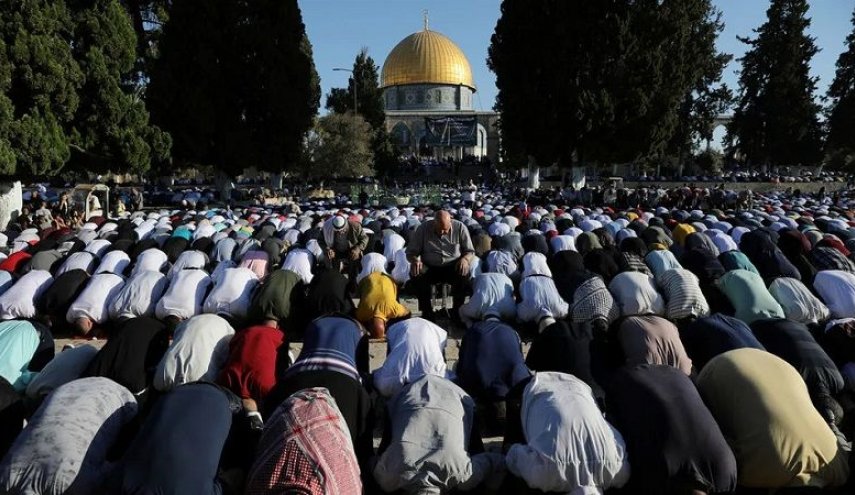 80 ألفا أدّوا صلاة الجمعة في المسجد الأقصى