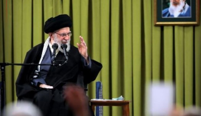 قائد الثورة الاسلامية يستقبل مسؤولي النظام وسفراء الدول الإسلامية 