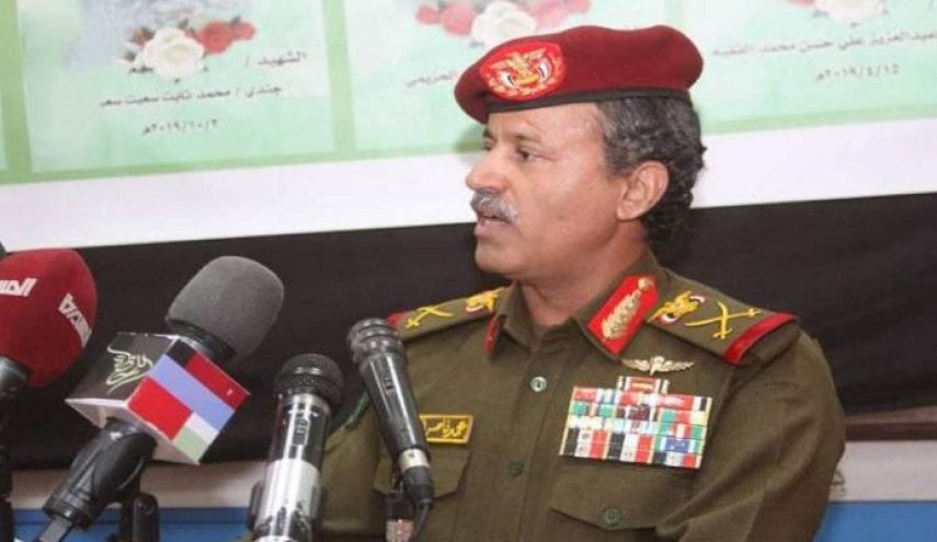 وزير الدفاع اليمني يدعو تحالف العدوان إلى اغتنام الفرصة قبل فوات الأوان