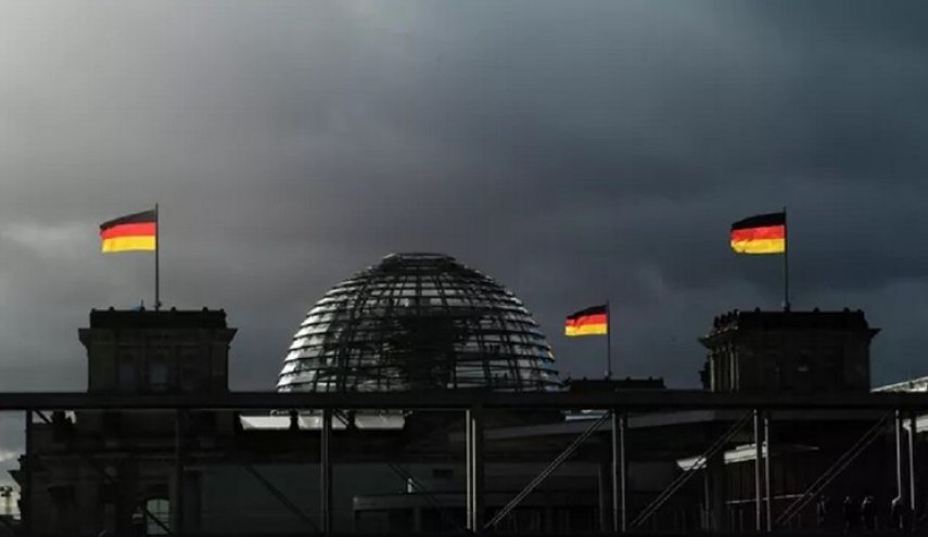 البرلمان الألماني يعلق على طلب كييف بتوريد أسلحة محرمة دوليا


