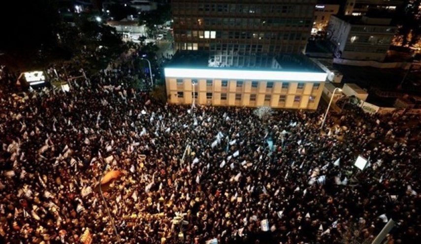عشرات الآلاف في تجدد المظاهرات ضد حكومة نتنياهو وخطة إضعاف القضاء


