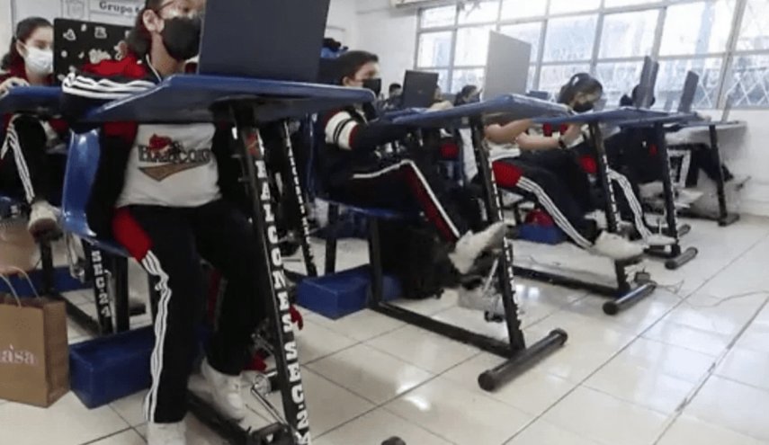 مدرسة مكسيكية تستخدم مقاعد بدراجات