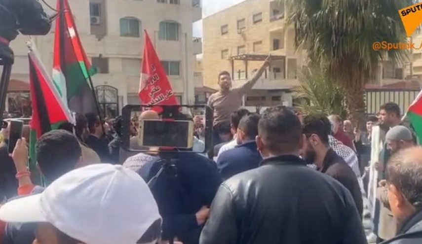 تجمع مردم اردن مقابل سفارت رژیم صهیونیستی در امان+ فیلم