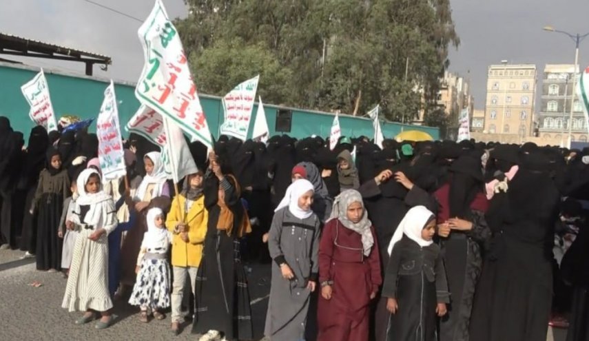 اليمن.. مسيرة نسائية في مدينة ذمار وفاءً للرئيس الشهيد الصماد