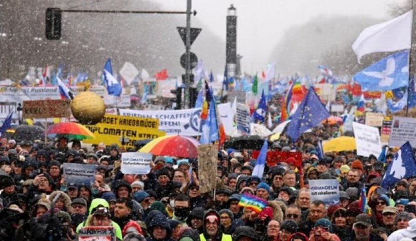 مظاهرات في برلين احتجاجا على توريد الأسلحة لأوكرانيا

