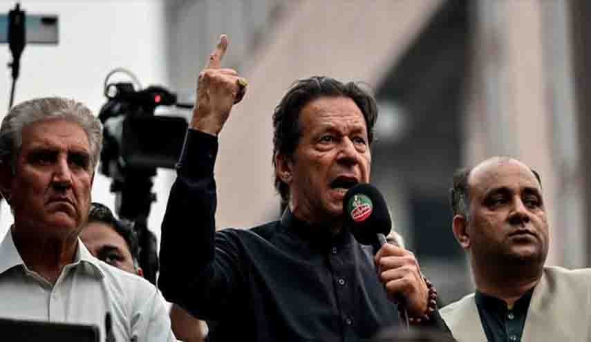 أمر باعتقال رئيس وزراء باكستان السابق عمران خان وسط تظاهر مؤيدة