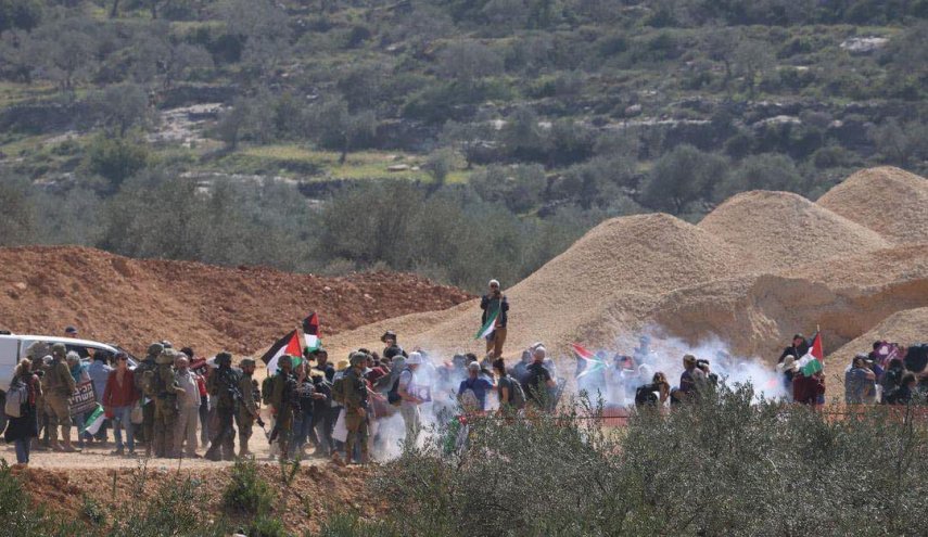  یورش نظامیان اسرائیلی به شهروندان فلسطینی و هیئت اروپایی در نابلس
