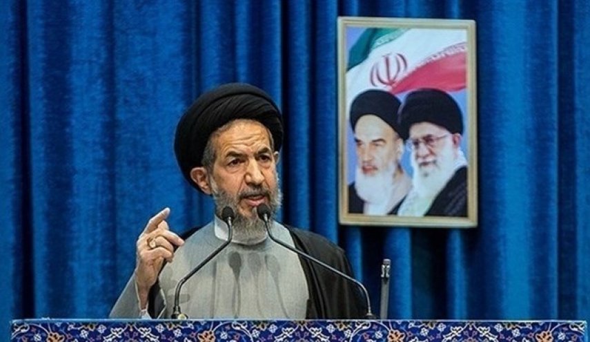 خطيب جمعة طهران: ثورتنا الاسلامية ستتغلب على جميع المشاكل الاقتصادية