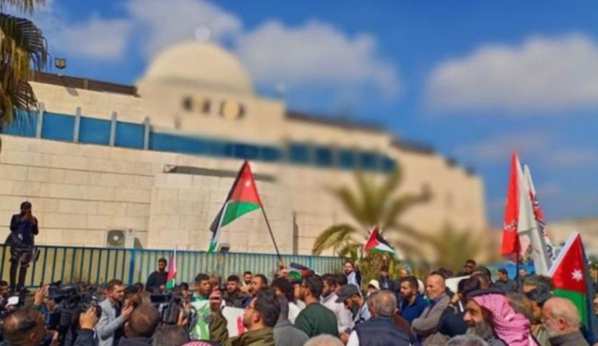 تجمع اردنی ها درحمایت از اسرای فلسطینی 