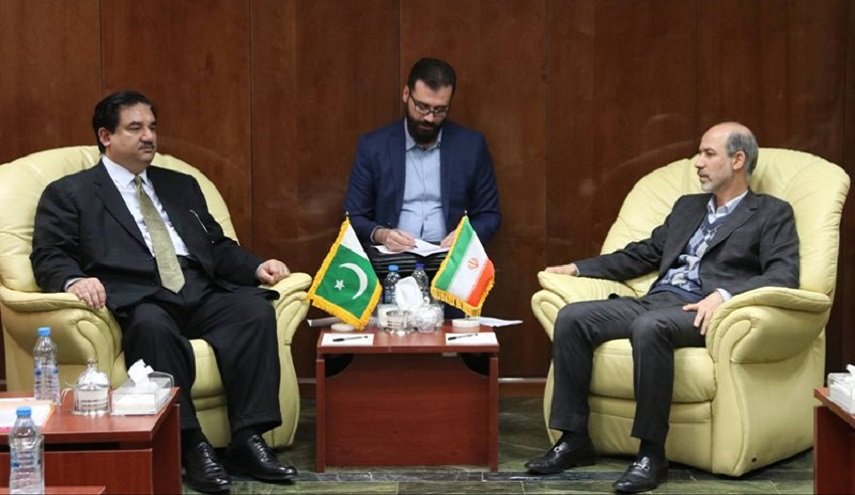 وزير الطاقة الإيراني يبحث ونظيره الباكستاني توسيع التعاون الثنائي