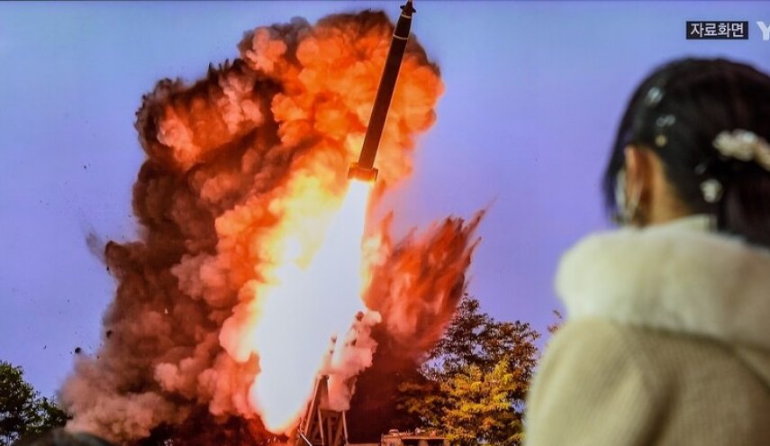 كوريا الشمالية تطلق صاروخين مجنّحين من غواصة