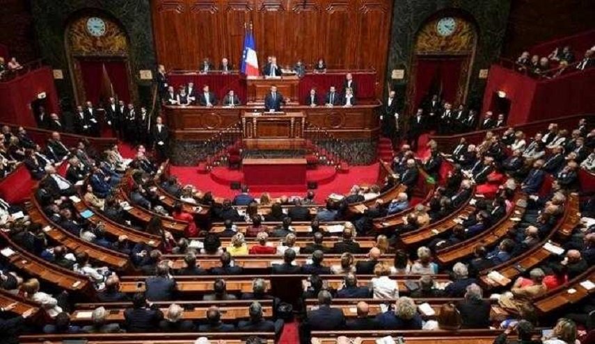 البرلمان الفرنسي يفشل في التصويت الأولي على سحب الثقة من الحكومة