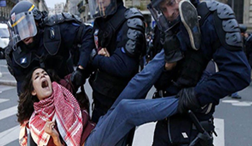 توییت کنایه آمیز سخنگوی وزارت خارجه در واکنش به سرکوب زنان معترض فرانسوی