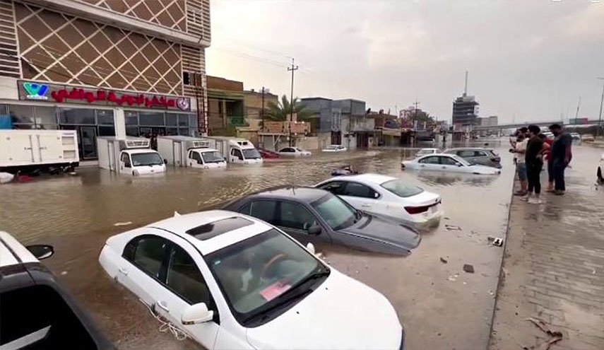 غرق بوابة وبعض صالات مطار النجف الاشرف الدولي بسبب مياه الامطار 