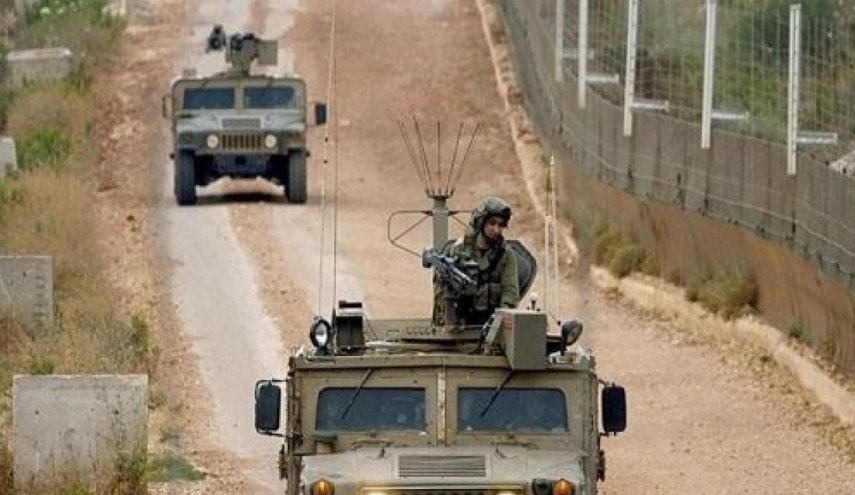 دورية صهيونية تتفقد الجدار العازل بين لبنان و الحدود الفلسطينية المحتلة 