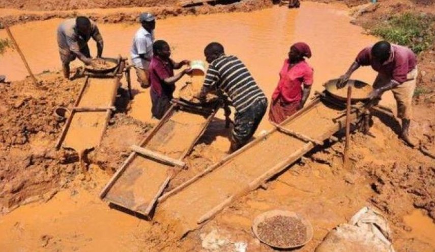 مصرع 10 عمال اثر انهيار منجم للذهب في السودان