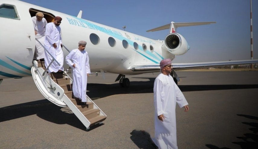 وصول الوفد العماني برفقة رئيس الوفد الوطني اليمني للعاصمة صنعاء

