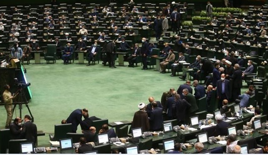 نواب البرلمان الايراني يدعمون تنمية العلاقات مع دول الجوار