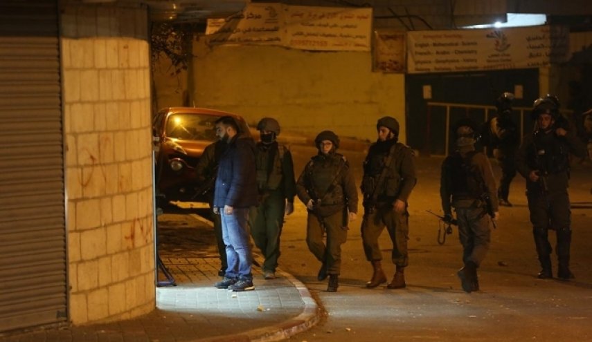 الاحتلال الصهيوني يعتقل 13 فلسطينيا في الضفة الغربية