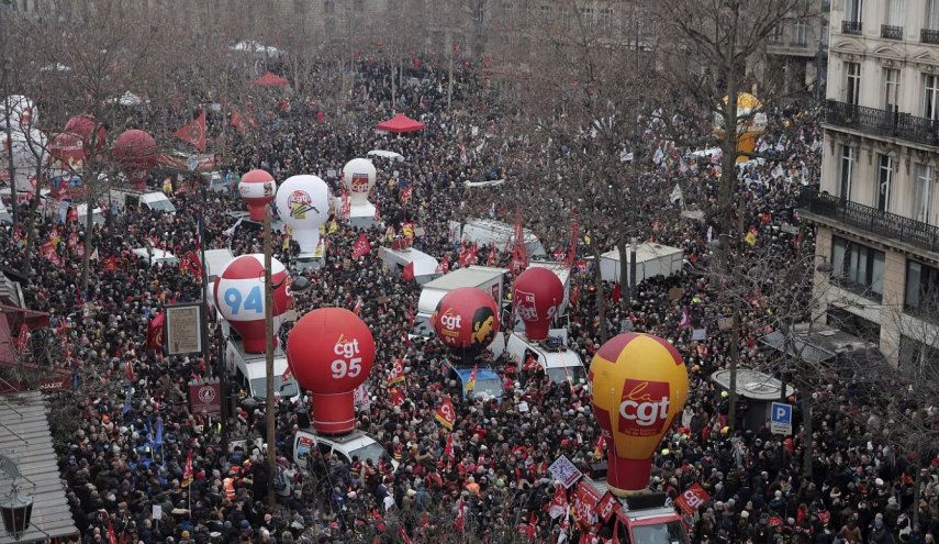  مظاهرات عارمة في باريس ضد نظام التقاعد