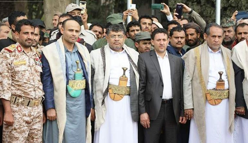 الرئيس المشاط يستقبل الأسرى المحررين في مطار صنعاء الدولي

