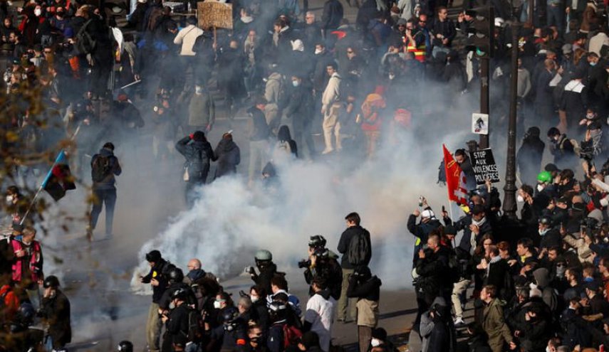 تایید اصلاحات قانون بازنشستگی فرانسه و خشم معترضان

