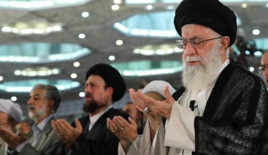 اقامة صلاة العيد بامامة قائد الثورة الاسلامية 