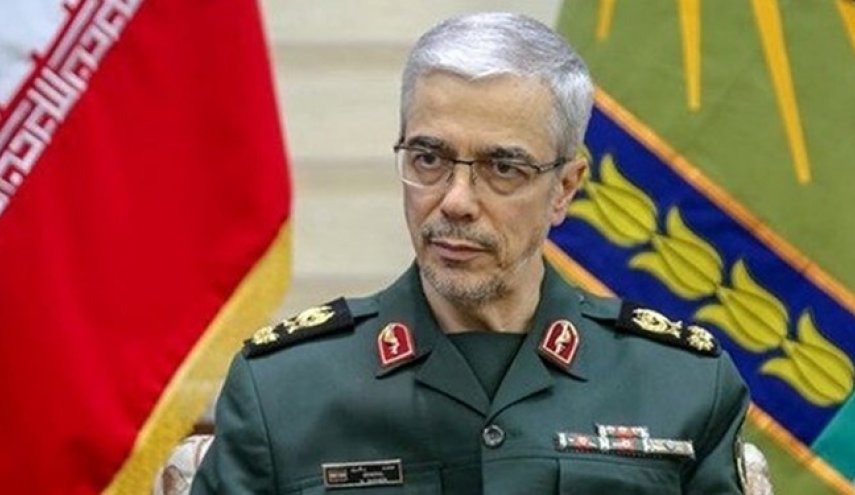 اللواء باقري: تقدم الجيش المذهل أدى لإستسلام الأعداء لعظمة إيران