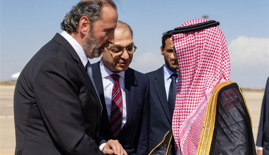 بن فرحان يسلم الرئيس السوري دعوة لزيارة السعودية بعد عيد الفطر