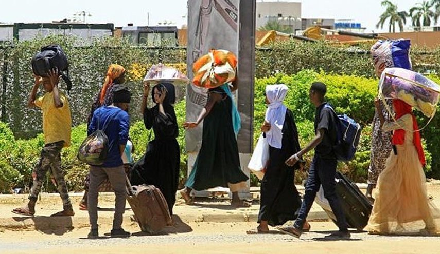 فرار هزاران نفر از پایتخت سودان همزمان با تشدید درگیری‌ها با وجود آتش‌بس/ 185 کشته و بیش از 1800 زخمی در درگیری های سودان