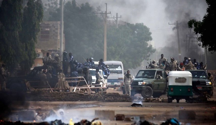 آخرین تحولات سودان؛ گروه های مسلح یک آزمایشگاه میکروبی و شیمیایی را تصرف کردند/ هشدار سازمان جهانی بهداشت در باره خطر تصرف آزمایشگاه میکروبی/ شمار کشته های سودان به ۴۵۹ نفر رسید