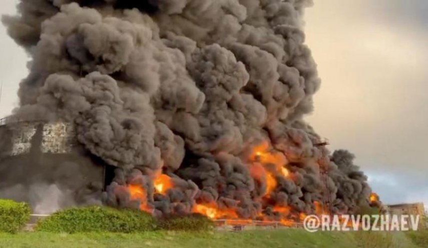 حريق بخزان وقود في سيفاستوبول في شبه جزيرة القرم 