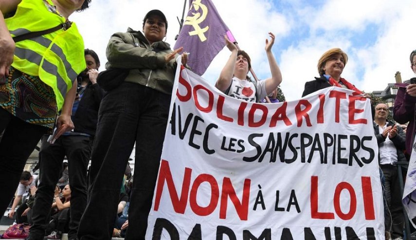 تظاهرات گسترده در شهرهای فرانسه علیه قوانین مهاجرتی

