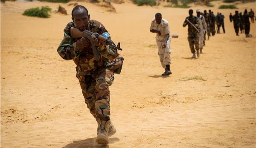 الجيش الصومالى يدمر معاقل حركة الشباب الإرهابية جنوبي البلاد
