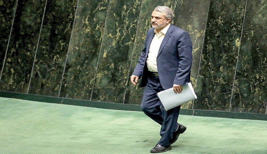 البرلمان الإيراني يحجب الثقة عن وزير الصناعة والمناجم والتجارة