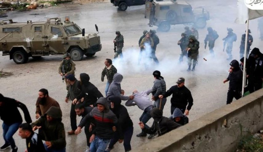 فيديو.. إصابة عشرات الفلسطينيين باعتداء الاحتلال على مظاهرات تنديد باغتيال خضر عدنان