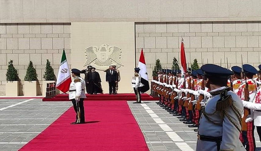 بشار اسد از رئیس جمهوری اسلامی ایران در کاخ دمشق رسما استقبال کرد