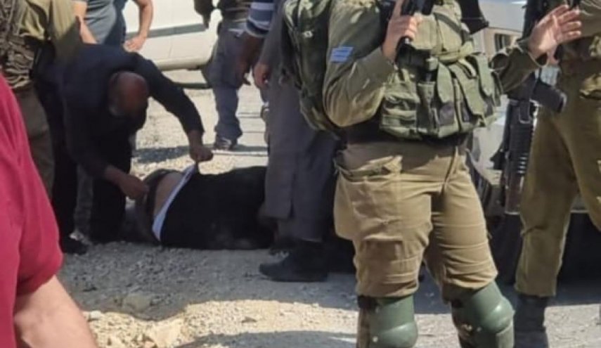 قوات الاحتلال تطلق النار على شاب فلسطيني بزعم تنفيذ عملية دهس